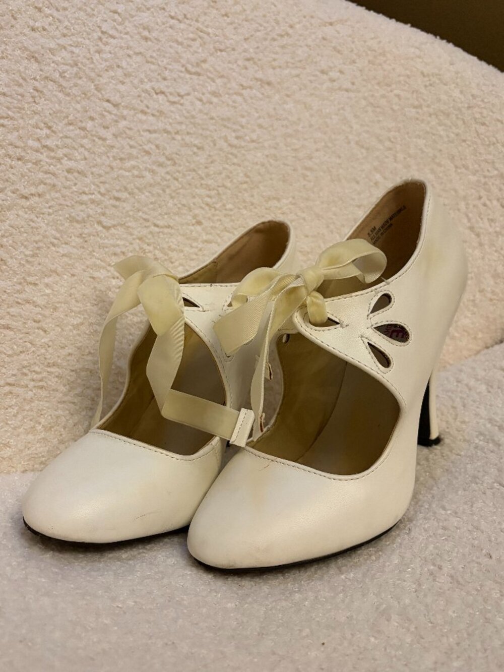 White Vintage-Style High Heels with Lace Laces by DOLCE - Size 8.5 M